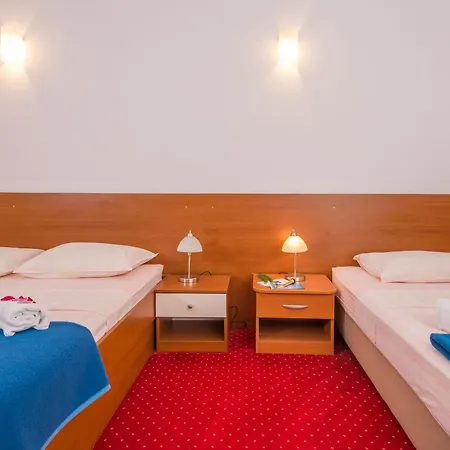 Hotell Neva Podstrana