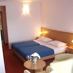 Otel Neva 3*