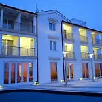 Otel Neva Podstrana