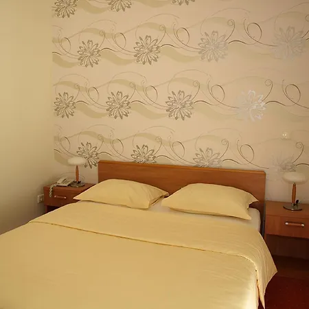 Hotel Neva 3*