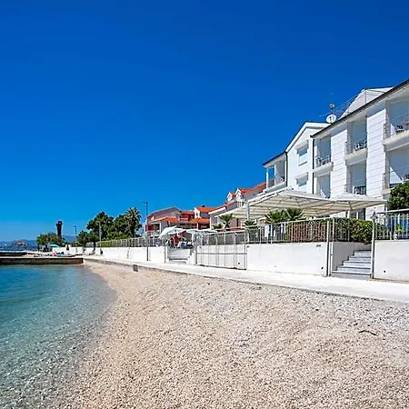 Hotell Neva Podstrana