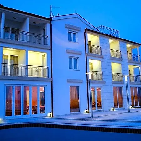 Neva Hotell Podstrana
