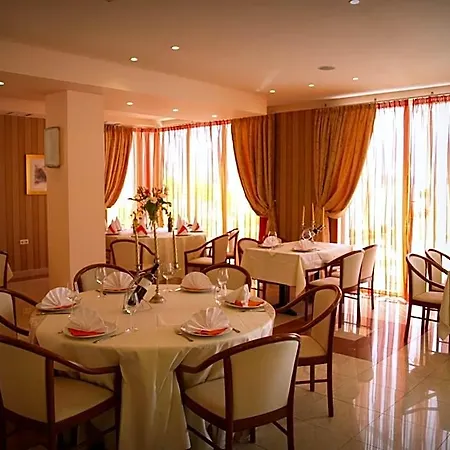 Neva Hotell 3*
