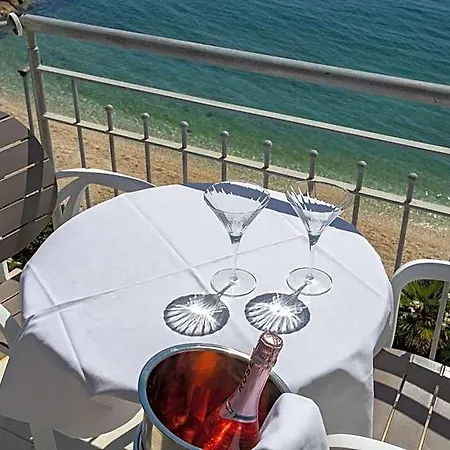 Neva Hotell 3*