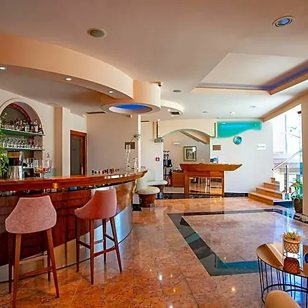 Neva Hotell Podstrana