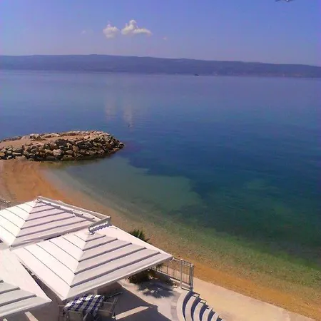 Neva Hotell 3*