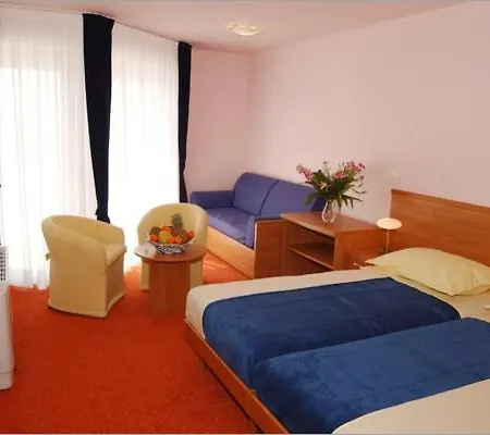 Hotell Neva Podstrana