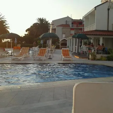 Neva 3* بودْسْتغانا