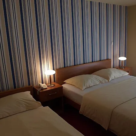 Neva Hotell 3*