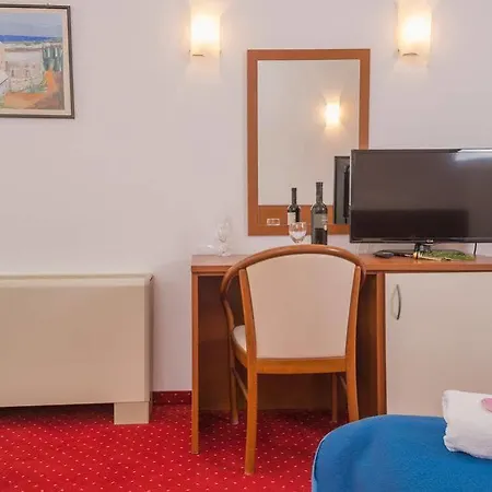 Hotel Neva 3* Podstrana