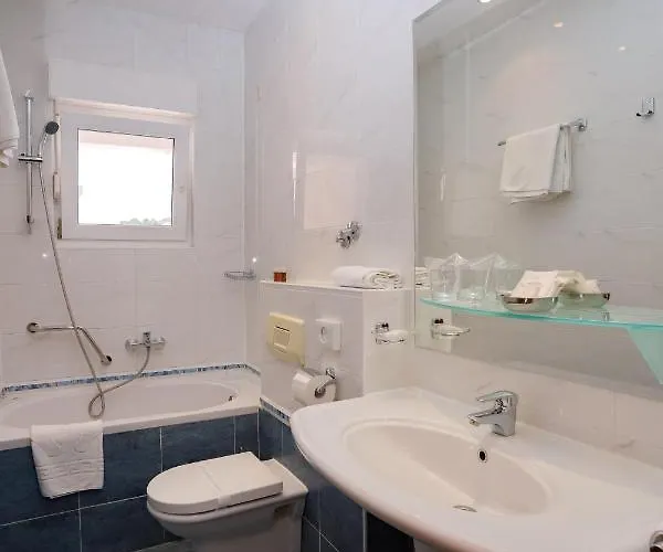 Neva Hotel Podstrana