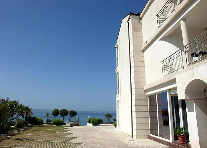 Neva Hotel